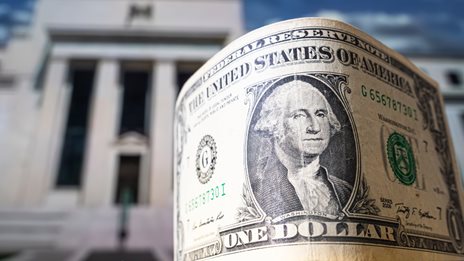 Σταθερό το δολάριο εν μέσω μάχης για την ανεξαρτησία της Federal Reserve