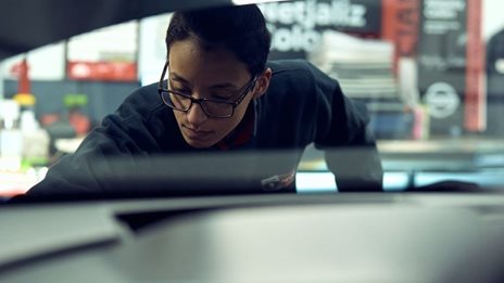 &#x3A0;&#x3CE;&#x3C2; &#x3B1;&#x3C5;&#x3C4;&#x3AE; &#x3B7; &#x3B3;&#x3C5;&#x3BD;&#x3B1;&#x3AF;&#x3BA;&#x3B1; &#x3AD;&#x3B3;&#x3B9;&#x3BD;&#x3B5; Master &#x3A4;&#x3B5;&#x3C7;&#x3BD;&#x3B9;&#x3BA;&#x3CC;&#x3C2; &#x3C4;&#x3B7;&#x3C2; Nissan