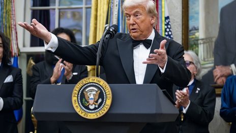 Ένας χρόνος προεδρίας Τραμπ: Το Πεντάγωνο διογκώνεται, η ανθρωπιστική πολιτική συρρικνώνεται