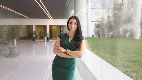 &#x397; &#x3BD;&#x3B5;&#x3CC;&#x3C4;&#x3B5;&#x3C1;&#x3B7; &#x3BA;&#x3B1;&#x3B9; &#xB5;&#x3BF;&#x3BD;&#x3B1;&#x3B4;&#x3B9;&#x3BA;&#x3AE; &#x3B3;&#x3C5;&#x3BD;&#x3B1;&#x3AF;&#x3BA;&#x3B1; CEO &#x3C3;&#x3C4;&#x3BF;&#x3BD; &#x3C7;&#x3CE;&#x3C1;&#x3BF; &#x3C4;&#x3B7;&#x3C2; &#x3BA;&#x3C5;&#x3B2;&#x3B5;&#x3C1;&#x3BD;&#x3BF;&#x3B1;&#x3C3;&#x3C6;&#x3AC;&#x3BB;&#x3B5;&#x3B9;&#x3B1;&#x3C2; &#x3C3;&#x3C4;&#x3B7;&#x3BD; &#x395;&#x3BB;&#x3BB;&#x3AC;&#x3B4;&#x3B1;