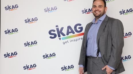 &#x397; SKAG &#x3B5;&#x3B9;&#x3C3;&#x3AD;&#x3C1;&#x3C7;&#x3B5;&#x3C4;&#x3B1;&#x3B9; &#x3C3;&#x3B5; &#x3BD;&#x3AD;&#x3B1; &#x3B5;&#x3C0;&#x3BF;&#x3C7;&#x3AE; - &#x39F; &#x398;&#x3BF;&#x3B4;&#x3C9;&#x3C1;&#x3AE;&#x3C2; &#x3A3;&#x3BA;&#x3B1;&#x3B3;&#x3B9;&#x3AC;&#x3C2; &#x3BD;&#x3AD;&#x3BF;&#x3C2; CEO &#x3C4;&#x3B7;&#x3C2; &#x3B5;&#x3C4;&#x3B1;&#x3B9;&#x3C1;&#x3B5;&#x3AF;&#x3B1;&#x3C2;