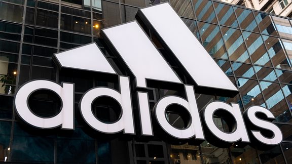 Adidas: &#x386;&#x3BB;&#x3BC;&#x3B1; 19% &#x3C3;&#x3C4;&#x3B9;&#x3C2; &#x3C0;&#x3C9;&#x3BB;&#x3AE;&#x3C3;&#x3B5;&#x3B9;&#x3C2; &#x3B4;&#x27; &#x3C4;&#x3C1;&#x3B9;&#x3BC;&#x3AE;&#x3BD;&#x3BF;&#x3C5;, &#x3BE;&#x3B5;&#x3C0;&#x3B5;&#x3C1;&#x3BD;&#x3CE;&#x3BD;&#x3C4;&#x3B1;&#x3C2; &#x3C4;&#x3B9;&#x3C2; &#x3C0;&#x3C1;&#x3BF;&#x3B2;&#x3BB;&#x3AD;&#x3C8;&#x3B5;&#x3B9;&#x3C2;