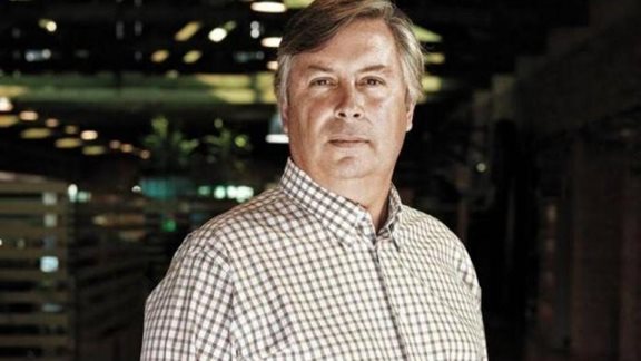 Jumbo: &#x397; &#x3B5;&#x3C0;&#x3AD;&#x3BD;&#x3B4;&#x3C5;&#x3C3;&#x3B7; &#x3C3;&#x3C4;&#x3B1; &#x3B1;&#x3C0;&#x3BF;&#x3B8;&#x3AD;&#x3BC;&#x3B1;&#x3C4;&#x3B1; &#x3BA;&#x3B1;&#x3B9; &#x3BF; &#x391;&#x3BB;&#x3B2;&#x3B1;&#x3BD;&#x3CC;&#x3C2; &#x3B4;&#x3B9;&#x3C3;&#x3B5;&#x3BA;&#x3B1;&#x3C4;&#x3BF;&#x3BC;&#x3BC;&#x3C5;&#x3C1;&#x3B9;&#x3BF;&#x3CD;&#x3C7;&#x3BF;&#x3C2;