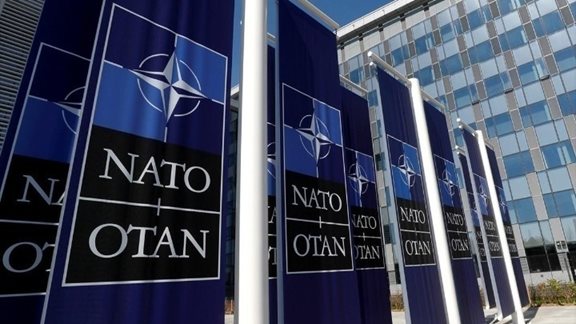 &#x397; &#x395;&#x3C5;&#x3C1;&#x3CE;&#x3C0;&#x3B7; &#x3B1;&#x3BD;&#x3B1;&#x3B6;&#x3B7;&#x3C4;&#x3AC; &quot;Plan B&quot; &#x3B3;&#x3B9;&#x3B1; &#x3AD;&#x3BD;&#x3B1; &#x39D;&#x391;&#x3A4;&#x39F; &#x3C0;&#x3BF;&#x3C5; &#x3B1;&#x3BB;&#x3BB;&#x3AC;&#x3B6;&#x3B5;&#x3B9;
