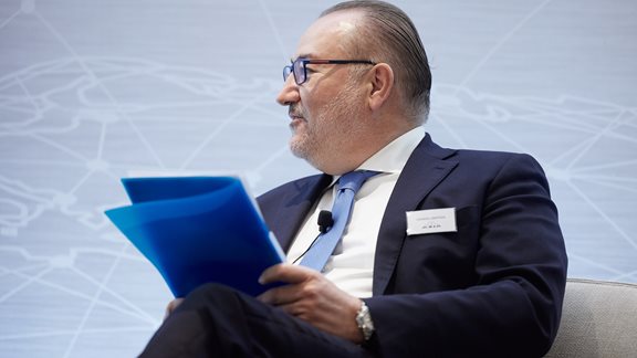 H Alpha Bank &#x3B5;&#x3BE;&#x3B1;&#x3B3;&#x3BF;&#x3C1;&#x3AC;&#x3B6;&#x3B5;&#x3B9; &#x3C4;&#x3B7;&#x3BD; Axia Ventures