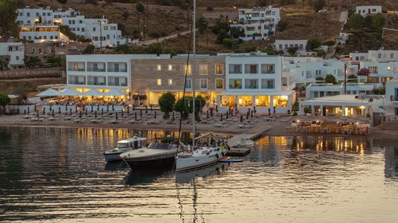 &#x39F;&#x3BB;&#x3BF;&#x3BA;&#x3BB;&#x3B7;&#x3C1;&#x3CE;&#x3BD;&#x3B5;&#x3C4;&#x3B1;&#x3B9; &#x3B7; &#x3B5;&#x3C0;&#x3AD;&#x3BD;&#x3B4;&#x3C5;&#x3C3;&#x3B7; &#x3C4;&#x3C9;&#x3BD; 20 &#x3B5;&#x3BA;&#x3B1;&#x3C4;. &#x3C4;&#x3BF;&#x3C5; &#x3C4;&#x3B1;&#x3BC;&#x3B5;&#x3AF;&#x3BF;&#x3C5; SMERC &#x3C3;&#x3C4;&#x3BF; Patmos Aktis - &#x3A4;&#x3B1; &#x3B5;&#x3C0;&#x3CC;&#x3BC;&#x3B5;&#x3BD;&#x3B1; &#x3B2;&#x3AE;&#x3BC;&#x3B1;&#x3C4;&#x3B1;