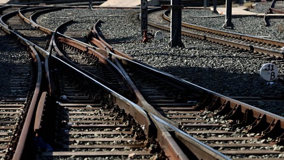 Ελληνικός σιδηρόδρομος σε τροχιά ζημιών: Η ανάκαμψη παραμένει μακρινός σταθμός