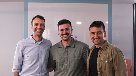 Koios Care: &#x397; startup &#x3BC;&#x3B5; &#x388;&#x3BB;&#x3BB;&#x3B7;&#x3BD;&#x3B5;&#x3C2; &#x3B9;&#x3B4;&#x3C1;&#x3C5;&#x3C4;&#x3AD;&#x3C2; &#x3BA;&#x3B1;&#x3B9; &#x3C0;&#x3B1;&#x3C1;&#x3BF;&#x3C5;&#x3C3;&#x3AF;&#x3B1; &#x3C3;&#x3C4;&#x3B7;&#x3BD; &#x395;&#x3BB;&#x3BB;&#x3AC;&#x3B4;&#x3B1; &#x3C0;&#x3BF;&#x3C5; &quot;&#x3B4;&#x3B9;&#x3B1;&#x3B2;&#x3AC;&#x3B6;&#x3B5;&#x3B9;&quot; &#x3C4;&#x3BF; &#x3A0;&#x3AC;&#x3C1;&#x3BA;&#x3B9;&#x3BD;&#x3C3;&#x3BF;&#x3BD;