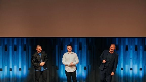 Quintessential: &#x3A0;&#x3C1;&#x3BF;&#x3C3;&#x3B2;&#x3BB;&#x3AD;&#x3C0;&#x3B5;&#x3B9; &#x3C3;&#x3B5; &#x3B4;&#x3B9;&#x3C0;&#x3BB;&#x3AC;&#x3C3;&#x3B9;&#x3BF; &#x3C4;&#x3B6;&#x3AF;&#x3C1;&#x3BF; &#x3BA;&#x3B1;&#x3B9; &quot;&#x3B1;&#x3BD;&#x3BF;&#x3AF;&#x3B3;&#x3B5;&#x3B9; &#x3C6;&#x3C4;&#x3B5;&#x3C1;&#x3AC;&quot; &#x3C3;&#x3C4;&#x3BF;&#x3BD; &#x39A;&#x3B1;&#x3BD;&#x3B1;&#x3B4;&#x3AC; &#x3BC;&#x3B5; &#x3BD;&#x3AD;&#x3B1; &#x3B5;&#x3C4;&#x3B1;&#x3B9;&#x3C1;&#x3B9;&#x3BA;&#x3AE; &#x3C4;&#x3B1;&#x3C5;&#x3C4;&#x3CC;&#x3C4;&#x3B7;&#x3C4;&#x3B1;