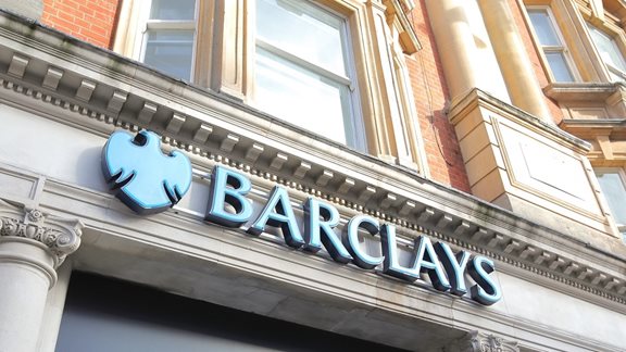 Barclays: &#x391;&#x3CD;&#x3BE;&#x3B7;&#x3C3;&#x3B7; &#x3BA;&#x3B5;&#x3C1;&#x3B4;&#x3CE;&#x3BD; 23% &#x3B3;&#x3B9;&#x3B1; &#x3C4;&#x3BF; &#x3B3;&#x27; &#x3C4;&#x3C1;&#x3AF;&#x3BC;&#x3B7;&#x3BD;&#x3BF; &#x3BE;&#x3B5;&#x3C0;&#x3B5;&#x3C1;&#x3BD;&#x3CE;&#x3BD;&#x3C4;&#x3B1;&#x3C2; &#x3C4;&#x3B9;&#x3C2; &#x3B5;&#x3BA;&#x3C4;&#x3B9;&#x3BC;&#x3AE;&#x3C3;&#x3B5;&#x3B9;&#x3C2;