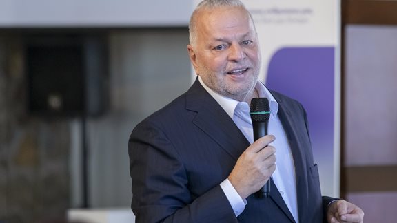&#x395;&#x3C5;. &#x39C;&#x3C5;&#x3C4;&#x3B9;&#x3BB;&#x3B7;&#x3BD;&#x3B1;&#x3AF;&#x3BF;&#x3C2;: &#x395;&#x3BB;&#x3C0;&#x3B9;&#x3B4;&#x3BF;&#x3C6;&#x3CC;&#x3C1;&#x3BF; &#x3CC;&#x3C4;&#x3B9; &#x3B1;&#x3BD;&#x3BF;&#x3AF;&#x3B3;&#x3B5;&#x3B9; &#x3B7; &#x3C3;&#x3C5;&#x3B6;&#x3AE;&#x3C4;&#x3B7;&#x3C3;&#x3B7; &#x3B3;&#x3B9;&#x3B1; &#x3C4;&#x3B7; &#x3C3;&#x3C5;&#x3BC;&#x3BC;&#x3B5;&#x3C4;&#x3BF;&#x3C7;&#x3AE; &#x3C4;&#x3B7;&#x3C2; &#x3B5;&#x3BB;&#x3BB;&#x3B7;&#x3BD;&#x3B9;&#x3BA;&#x3AE;&#x3C2; &#x3B1;&#x3BC;&#x3C5;&#x3BD;&#x3C4;&#x3B9;&#x3BA;&#x3AE;&#x3C2; &#x3B2;&#x3B9;&#x3BF;&#x3BC;&#x3B7;&#x3C7;&#x3B1;&#x3BD;&#x3AF;&#x3B1;&#x3C2; &#x3C3;&#x3C4;&#x3BF; ReArm Europe