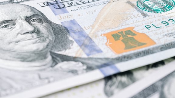 Αν το αδύναμο δολάριο επί Τραμπ είναι πληθωριστικό, τότε επί Μπάιντεν δεν ήταν