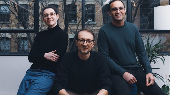 Gradient Labs: &#x397; startup &#x3BC;&#x3B5; &#x395;&#x3BB;&#x3BB;&#x3B7;&#x3BD;&#x3AF;&#x3B4;&#x3B1; co-founder &#x3C0;&#x3BF;&#x3C5; &#x3B1;&#x3BB;&#x3BB;&#x3AC;&#x3B6;&#x3B5;&#x3B9; &#x3C4;&#x3B7;&#x3BD; &#x3C4;&#x3C1;&#x3B1;&#x3C0;&#x3B5;&#x3B6;&#x3B9;&#x3BA;&#x3AE; &#x3B5;&#x3BE;&#x3C5;&#x3C0;&#x3B7;&#x3C1;&#x3AD;&#x3C4;&#x3B7;&#x3C3;&#x3B7;