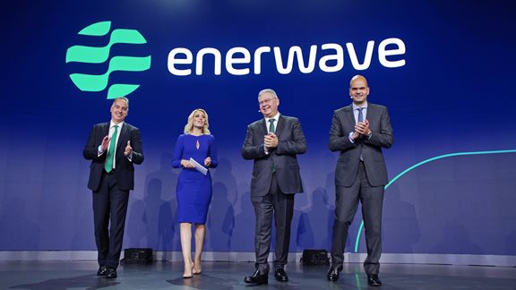Enerwave: &#x3A3;&#x3C4;&#x3BF; &#x3C4;&#x3C1;&#x3B1;&#x3C0;&#x3AD;&#x3B6;&#x3B9; &#x3B7; &#x3B4;&#x3B5;&#x3CD;&#x3C4;&#x3B5;&#x3C1;&#x3B7; &#x3BC;&#x3BF;&#x3BD;&#x3AC;&#x3B4;&#x3B1; &#x3B7;&#x3BB;&#x3B5;&#x3BA;&#x3C4;&#x3C1;&#x3B9;&#x3C3;&#x3BC;&#x3BF;&#x3CD; &#x3BA;&#x3B1;&#x3B9; &#x3C4;&#x3BF; FSRU &#x3C3;&#x3C4;&#x3B7; &#x398;&#x3B5;&#x3C3;&#x3C3;&#x3B1;&#x3BB;&#x3BF;&#x3BD;&#x3AF;&#x3BA;&#x3B7;