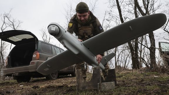 Η Ουκρανία εντείνει τις επιθέσεις με drones στα ρωσικά τρένα