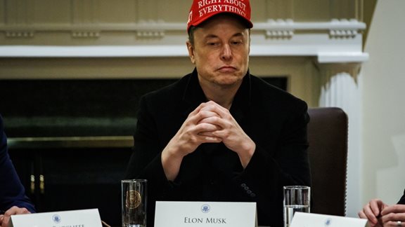 &#x393;&#x3B9;&#x3B1;&#x3C4;&#x3AF; &#x3C4;&#x3B1; &#x3C1;&#x3BF;&#x3BC;&#x3C0;&#x3BF;&#x3C4;&#x3B9;&#x3BA;&#x3AC; &#x3C4;&#x3B1;&#x3BE;&#x3AF; &#x3C4;&#x3B7;&#x3C2; Tesla &#x3C4;&#x3BF;&#x3C5; &#x39C;&#x3B1;&#x3C3;&#x3BA; &#x3BF;&#x3B4;&#x3B5;&#x3CD;&#x3BF;&#x3C5;&#x3BD; &#x3C0;&#x3C1;&#x3BF;&#x3C2; &#x3C4;&#x3B7;&#x3BD; &#x3C0;&#x3B1;&#x3BD;&#x3C9;&#x3BB;&#x3B5;&#x3B8;&#x3C1;&#x3AF;&#x3B1;
