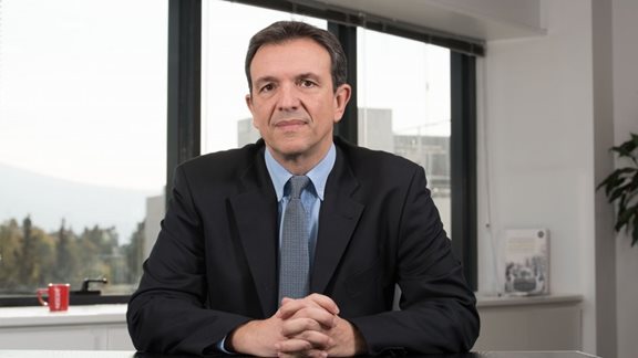 Nestl&#xE9; &#x395;&#x3BB;&#x3BB;&#x3AC;&#x3C2;: &quot;&#x3A7;&#x3C1;&#x3C5;&#x3C3;&#x3AC;&quot; &#x3BC;&#x3B5;&#x3C1;&#x3AF;&#x3C3;&#x3BC;&#x3B1;&#x3C4;&#x3B1; &#x3C3;&#x3C4;&#x3BF;&#x3C5;&#x3C2; &#x395;&#x3BB;&#x3B2;&#x3B5;&#x3C4;&#x3BF;&#x3CD;&#x3C2; - &#x3A0;&#x3CC;&#x3C3;&#x3B1; &#x3B4;&#x3AF;&#x3BD;&#x3B5;&#x3B9; &#x3C3;&#x3C4;&#x3BF;&#x3C5;&#x3C2; &#x3B5;&#x3C1;&#x3B3;&#x3B1;&#x3B6;&#x3CC;&#x3BC;&#x3B5;&#x3BD;&#x3BF;&#x3C5;&#x3C2;
