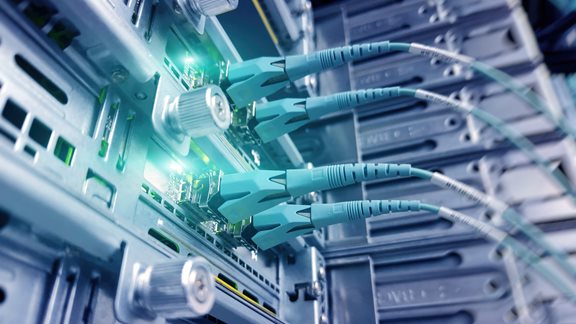 Η αγορά FTTH παίρνει "φωτιά" – Οι πάροχοι ρίχνονται στη μάχη των ταχυτήτων σε μια αγορά που ακόμα "χτίζεται"