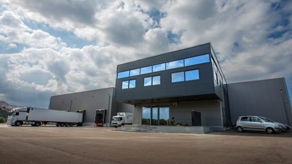 &#x39F;&#x3BB;&#x3BF;&#x3BA;&#x3BB;&#x3B7;&#x3C1;&#x3CE;&#x3B8;&#x3B7;&#x3BA;&#x3B5; &#x3B7; &#x3B5;&#x3BE;&#x3B1;&#x3B3;&#x3BF;&#x3C1;&#x3AC; &#x3C4;&#x3B7;&#x3C2; &quot;&#x395;&#x3BB;&#x3BB;&#x3B7;&#x3BD;&#x3B9;&#x3BA;&#x3AD;&#x3C2; &#x3A6;&#x3AC;&#x3C1;&#x3BC;&#x3B5;&#x3C2;&quot; &#x3B1;&#x3C0;&#x3CC; &#x3C4;&#x3B7;&#x3BD; Leader