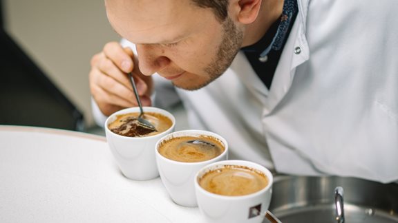 &quot;&#x392;&#x3B1;&#x3C3;&#x3AF;&#x3BB;&#x3B9;&#x3C3;&#x3C3;&#x3B1;&quot; &#x3C4;&#x3BF;&#x3C5; &#x3BA;&#x3B1;&#x3C6;&#x3AD; &#x3B7; Nestl&#xE9; &#x3C3;&#x3C4;&#x3B7;&#x3BD; &#x395;&#x3BB;&#x3BB;&#x3AC;&#x3B4;&#x3B1; &#x3BC;&#x3B5; 60% - &#x395;&#x3C0;&#x3B5;&#x3BD;&#x3B4;&#x3CD;&#x3B5;&#x3B9; 1 &#x3B4;&#x3B9;&#x3C3;. &#x3C3;&#x3C4;&#x3B7; &#x3B2;&#x3B9;&#x3C9;&#x3C3;&#x3B9;&#x3BC;&#x3CC;&#x3C4;&#x3B7;&#x3C4;&#x3B1;