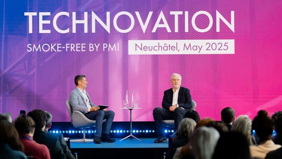 Jacek Olczak (PMI): &#x397; &#x3B8;&#x3AD;&#x3C3;&#x3B7; &#x3C4;&#x3C9;&#x3BD; &#x3C4;&#x3C3;&#x3B9;&#x3B3;&#x3AC;&#x3C1;&#x3C9;&#x3BD; &#x3B5;&#x3AF;&#x3BD;&#x3B1;&#x3B9; &#x3C3;&#x3C4;&#x3BF; &#x3BC;&#x3BF;&#x3C5;&#x3C3;&#x3B5;&#x3AF;&#x3BF;