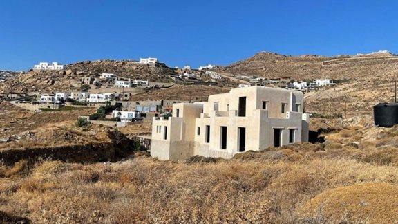 Κέντρα αποκατάστασης, βίλες στη Μύκονο και ξενοδοχεία στο "στόχαστρο" των πλειστηριασμών