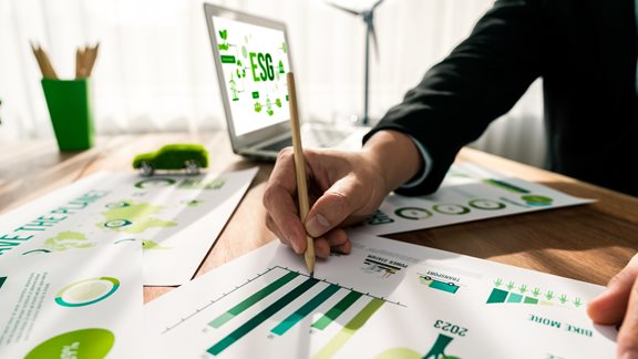 ESG: &#x3A4;&#x3BF; 34% &#x3C4;&#x3C9;&#x3BD; &#x39C;&#x3BC;&#x395; &#x3B4;&#x3B5;&#x3BD; &#x3B3;&#x3BD;&#x3C9;&#x3C1;&#x3AF;&#x3B6;&#x3B5;&#x3B9; &#x3C4;&#x3BF;&#x3BD; &#x3CC;&#x3C1;&#x3BF;