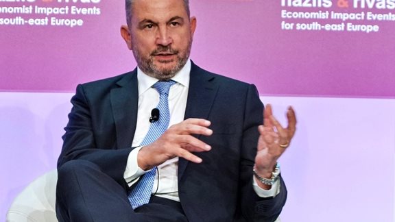 CrediaBank: &#x3A3;&#x3C4;&#x3C1;&#x3B1;&#x3C4;&#x3B7;&#x3B3;&#x3B9;&#x3BA;&#x3AE; &#x3BA;&#x3AF;&#x3BD;&#x3B7;&#x3C3;&#x3B7; &#x3BC;&#x3B5; &#x3B5;&#x3BE;&#x3B1;&#x3B3;&#x3BF;&#x3C1;&#x3AC; &#x3C4;&#x3B7;&#x3C2; HSBC &#x39C;&#x3AC;&#x3BB;&#x3C4;&#x3B1;&#x3C2;