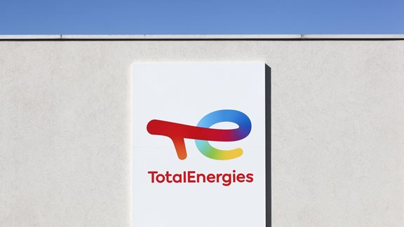 TotalEnergies: Deal &#x3B3;&#x3B9;&#x3B1; &#x3C0;&#x3CE;&#x3BB;&#x3B7;&#x3C3;&#x3B7;&#xA0;&#x3C4;&#x3BF;&#x3C5; 50% &#x3C4;&#x3BF;&#x3C5; &#x3C7;&#x3B1;&#x3C1;&#x3C4;&#x3BF;&#x3C6;&#x3C5;&#x3BB;&#x3B1;&#x3BA;&#x3AF;&#x3BF;&#x3C5; &#x3B7;&#x3BB;&#x3B9;&#x3B1;&#x3BA;&#x3AE;&#x3C2; &#x3B5;&#x3BD;&#x3AD;&#x3C1;&#x3B3;&#x3B5;&#x3B9;&#x3B1;&#x3C2; &#x3C3;&#x3C4;&#x3B7; &#x392;. &#x391;&#x3BC;&#x3B5;&#x3C1;&#x3B9;&#x3BA;&#x3AE; - &#x3A3;&#x3C4;&#x3B1;&#xA0;$950 &#x3B5;&#x3BA;&#x3B1;&#x3C4;. &#x3C4;&#x3BF; &#x3C4;&#x3AF;&#x3BC;&#x3B7;&#x3BC;&#x3B1;