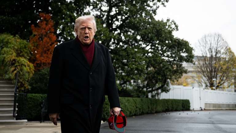 &#x39F;&#x3B9; crypto-&#x3C6;&#x3AF;&#x3BB;&#x3BF;&#x3B9; &#x3C4;&#x3BF;&#x3C5; &#x3A4;&#x3C1;&#x3B1;&#x3BC;&#x3C0;: &#x3A0;&#x3BF;&#x3B9;&#x3BF;&#x3B9; &#x3B4;&#x3CE;&#x3C1;&#x3B9;&#x3C3;&#x3B1;&#x3BD; &#x3C7;&#x3C1;&#x3AE;&#x3BC;&#x3B1;&#x3C4;&#x3B1; &#x3C3;&#x3C4;&#x3BF;&#x3BD; &#x3C0;&#x3C1;&#x3CC;&#x3B5;&#x3B4;&#x3C1;&#x3BF; &#x3BA;&#x3B1;&#x3B9;... &#x3C4;&#x3B7; &#x3B3;&#x3BB;&#x3AF;&#x3C4;&#x3C9;&#x3C3;&#x3B1;&#x3BD;