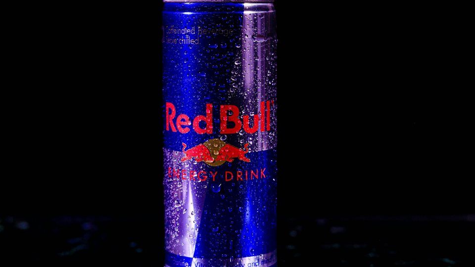 &#x397; &#x3C1;&#x3B9;&#x3B6;&#x3B9;&#x3BA;&#x3AE; &#x3B1;&#x3BB;&#x3BB;&#x3B1;&#x3B3;&#x3AE; &#x3C4;&#x3B7;&#x3C2; Red Bull &#x3C3;&#x3C4;&#x3B7;&#x3BD; &#x395;&#x3BB;&#x3BB;&#x3AC;&#x3B4;&#x3B1; &#x3BA;&#x3B1;&#x3B9; &#x3B7; &#x3C3;&#x3CD;&#x3BD;&#x3B4;&#x3B5;&#x3C3;&#x3B7; &#x3BC;&#x3B5; &#x39A;&#x3BF;&#x3C5;&#x3C1;&#x3C4;&#x3AC;&#x3BA;&#x3B7; &#x3BA;&#x3B1;&#x3B9; &#x3A4;&#x3C3;&#x3AC;&#x3BD;&#x3C4;&#x3B1;&#x3BB;&#x3B7;