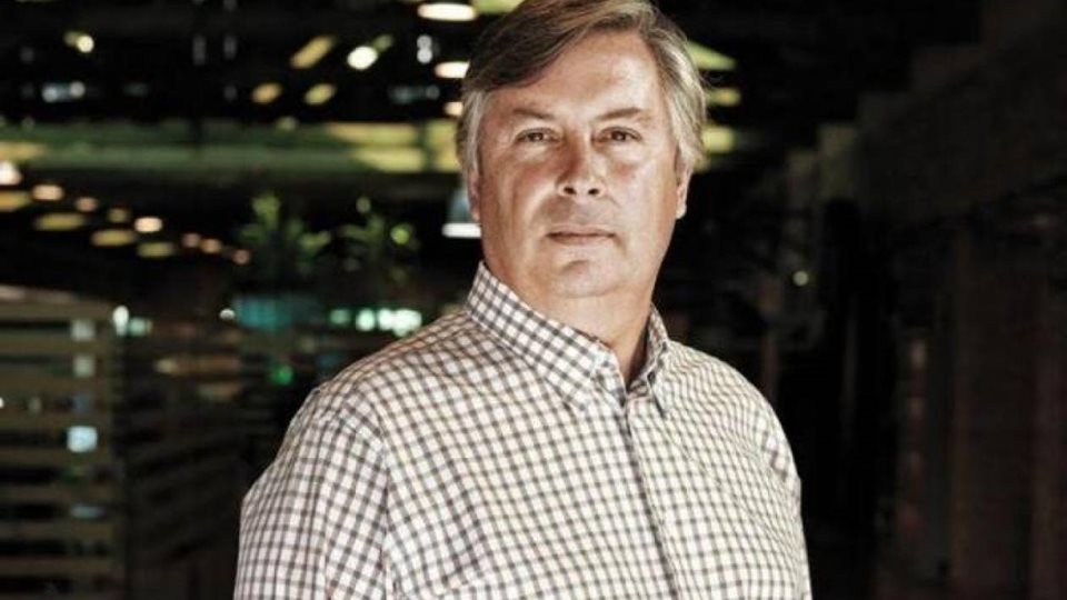 Jumbo: &#x397; &#x3B5;&#x3C0;&#x3AD;&#x3BD;&#x3B4;&#x3C5;&#x3C3;&#x3B7; &#x3C3;&#x3C4;&#x3B1; &#x3B1;&#x3C0;&#x3BF;&#x3B8;&#x3AD;&#x3BC;&#x3B1;&#x3C4;&#x3B1; &#x3BA;&#x3B1;&#x3B9; &#x3BF; &#x391;&#x3BB;&#x3B2;&#x3B1;&#x3BD;&#x3CC;&#x3C2; &#x3B4;&#x3B9;&#x3C3;&#x3B5;&#x3BA;&#x3B1;&#x3C4;&#x3BF;&#x3BC;&#x3BC;&#x3C5;&#x3C1;&#x3B9;&#x3BF;&#x3CD;&#x3C7;&#x3BF;&#x3C2;
