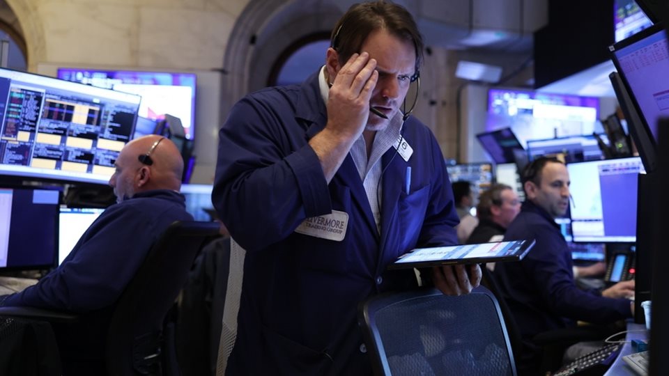 &quot;&#x39A;&#x3B1;&#x3C4;&#x3B1;&#x3BA;&#x3C1;&#x3B7;&#x3BC;&#x3BD;&#x3AF;&#x3C3;&#x3C4;&#x3B7;&#x3BA;&#x3B5;&quot; &#x3B7; Wall Street &#x3BC;&#x3B5;&#x3C4;&#x3AC; &#x3C4;&#x3BF;&#x3C5;&#x3C2; &#x3B4;&#x3B1;&#x3C3;&#x3BC;&#x3BF;&#x3CD;&#x3C2; &#x3A4;&#x3C1;&#x3B1;&#x3BC;&#x3C0; - &#x397; &#x3C7;&#x3B5;&#x3B9;&#x3C1;&#x3CC;&#x3C4;&#x3B5;&#x3C1;&#x3B7; &#x3B7;&#x3BC;&#x3AD;&#x3C1;&#x3B1; &#x3C4;&#x3C9;&#x3BD; &#x3C4;&#x3B5;&#x3BB;&#x3B5;&#x3C5;&#x3C4;&#x3B1;&#x3AF;&#x3C9;&#x3BD; &#x3C0;&#x3AD;&#x3BD;&#x3C4;&#x3B5; &#x3B5;&#x3C4;&#x3CE;&#x3BD;