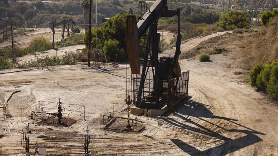 Απώλειες 1,9% για το πετρέλαιο καθώς υποχωρούν οι ανησυχίες για τις κυρώσεις