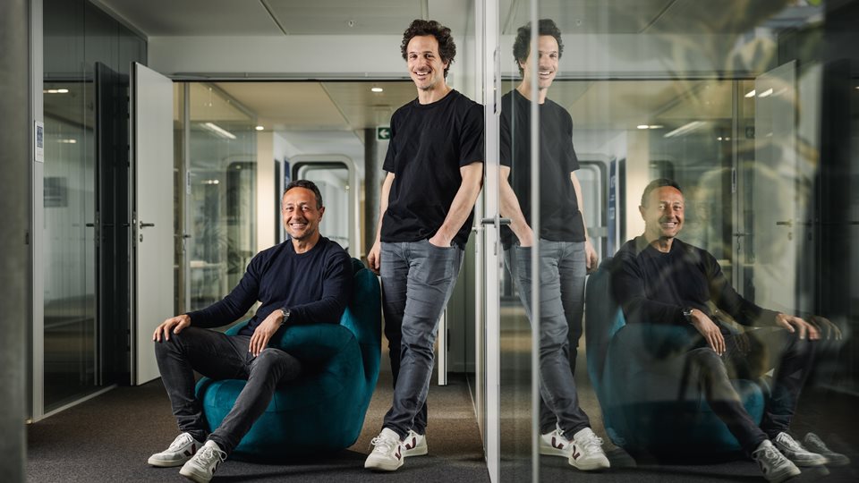 Multiwave Technologies: &#x39F;&#x3B9; &#x388;&#x3BB;&#x3BB;&#x3B7;&#x3BD;&#x3B5;&#x3C2; &#x3C0;&#x3BF;&#x3C5; &#x3BA;&#x3AC;&#x3BD;&#x3BF;&#x3C5;&#x3BD; &#x3C4;&#x3B7; &#x3BC;&#x3B1;&#x3B3;&#x3BD;&#x3B7;&#x3C4;&#x3B9;&#x3BA;&#x3AE; &#x3C4;&#x3BF;&#x3BC;&#x3BF;&#x3B3;&#x3C1;&#x3B1;&#x3C6;&#x3AF;&#x3B1; &#x3C0;&#x3C1;&#x3BF;&#x3C3;&#x3B2;&#x3AC;&#x3C3;&#x3B9;&#x3BC;&#x3B7; &#x3C3;&#x3B5; &#x3CC;&#x3BB;&#x3BF;&#x3C5;&#x3C2;