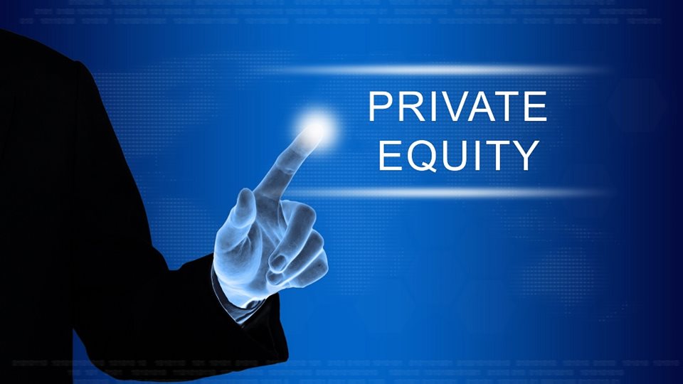 Private equity &#x3CC;&#x3C0;&#x3C9;&#x3C2; &#x3B7; KKR &#x3BA;&#x3AC;&#x3C0;&#x3BF;&#x3C4;&#x3B5; &#x3BA;&#x3C5;&#x3BD;&#x3B7;&#x3B3;&#x3BF;&#x3CD;&#x3C3;&#x3B1;&#x3BD; &#x3C4;&#x3B9;&#x3C2; &#x3B5;&#x3C4;&#x3B1;&#x3B9;&#x3C1;&#x3B5;&#x3AF;&#x3B5;&#x3C2; &#x3C4;&#x3BF;&#x3C5; S&amp;P 500, &#x3C4;&#x3CE;&#x3C1;&#x3B1; &#x3B8;&#x3AD;&#x3BB;&#x3BF;&#x3C5;&#x3BD; &#x3BD;&#x3B1; &#x3B3;&#x3AF;&#x3BD;&#x3BF;&#x3C5;&#x3BD; &#x3BC;&#x3AF;&#x3B1; &#x3B1;&#x3C0;&#x3CC; &#x3B1;&#x3C5;&#x3C4;&#x3AD;&#x3C2;