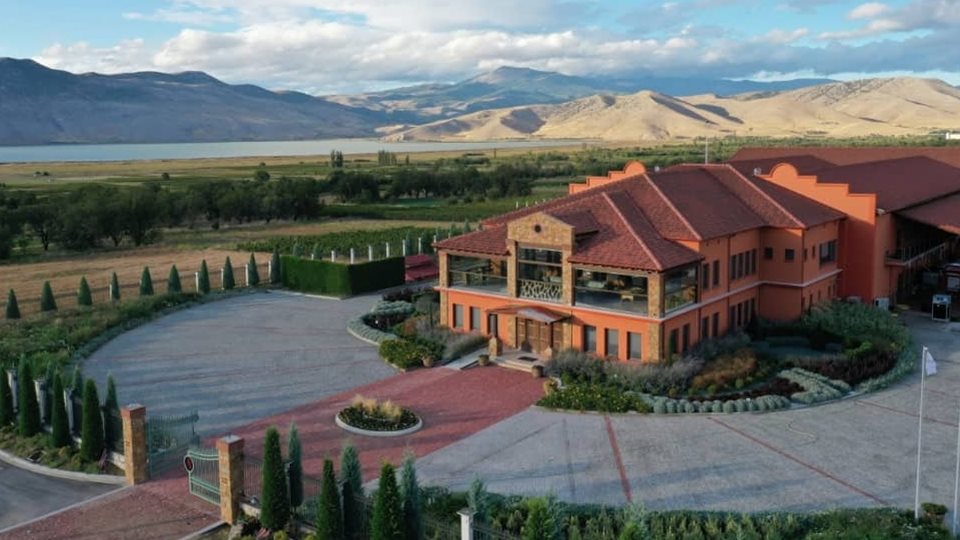 Κτήμα Άλφα: Η διάσπαση της Σαντορίνης και οι νέες επενδύσεις