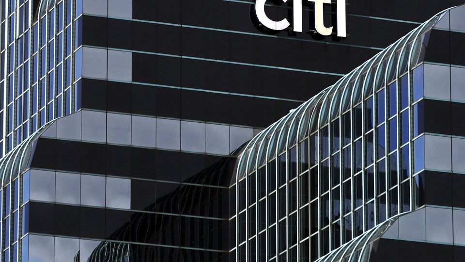 Citi: &#x3A0;&#x3B1;&#x3C1;&#x3B1;&#x3BC;&#x3AD;&#x3BD;&#x3B5;&#x3B9; &quot;&#x3C4;&#x3B1;&#x3CD;&#x3C1;&#x3BF;&#x3C2;&quot; &#x3B3;&#x3B9;&#x3B1; &#x3C4;&#x3B9;&#x3C2; &#x3B1;&#x3B3;&#x3BF;&#x3C1;&#x3AD;&#x3C2; &#x3B1;&#x3BB;&#x3BB;&#x3AC; &#x3C3;&#x3C5;&#x3C3;&#x3C4;&#x3AE;&#x3BD;&#x3B5;&#x3B9; &#x3C0;&#x3C1;&#x3BF;&#x3C3;&#x3BF;&#x3C7;&#x3AE; - &#x391;&#x3BA;&#x3C1;&#x3B1;&#x3AF;&#x3B5;&#x3C2; &#x3C0;&#x3BB;&#x3AD;&#x3BF;&#x3BD; &#x3BF;&#x3B9; &#x3B1;&#x3C0;&#x3BF;&#x3C4;&#x3B9;&#x3BC;&#x3AE;&#x3C3;&#x3B5;&#x3B9;&#x3C2; - &#x3A4;&#x3B1; 3 &#x3B8;&#x3AD;&#x3BC;&#x3B1;&#x3C4;&#x3B1; &#x3C0;&#x3BF;&#x3C5; &#x3C0;&#x3C1;&#x3AD;&#x3C0;&#x3B5;&#x3B9; &#x3BD;&#x3B1; &quot;&#x3BA;&#x3C5;&#x3BD;&#x3B7;&#x3B3;&#x3AE;&#x3C3;&#x3BF;&#x3C5;&#x3BD;&quot; &#x3BF;&#x3B9; &#x3B5;&#x3C0;&#x3B5;&#x3BD;&#x3B4;&#x3C5;&#x3C4;&#x3AD;&#x3C2;