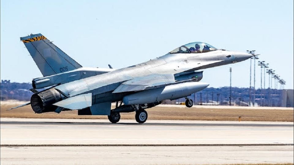 Lockheed Martin: &#x395;&#x3C0;&#x3AD;&#x3C3;&#x3C4;&#x3C1;&#x3B5;&#x3C8;&#x3B5; &#x3C3;&#x3C4;&#x3B7;&#x3BD; &#x395;&#x3BB;&#x3BB;&#x3AC;&#x3B4;&#x3B1; &#x3C4;&#x3BF; &#x3C0;&#x3C1;&#x3CE;&#x3C4;&#x3BF; &#x3B1;&#x3BD;&#x3B1;&#x3B2;&#x3B1;&#x3B8;&#x3BC;&#x3B9;&#x3C3;&#x3BC;&#x3AD;&#x3BD;&#x3BF; F-16 &#x3C3;&#x3C4;&#x3B7; &#x3B4;&#x3B9;&#x3B1;&#x3BC;&#x3CC;&#x3C1;&#x3C6;&#x3C9;&#x3C3;&#x3B7; Viper