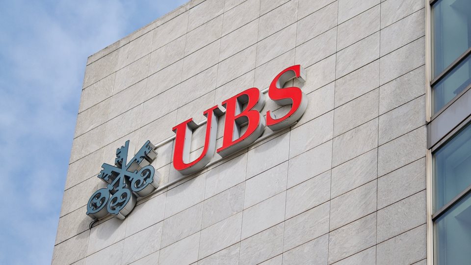 UBS: &#x38C;&#x3BB;&#x3B1; &#x3C4;&#x3B1; &#x3C3;&#x3B5;&#x3BD;&#x3AC;&#x3C1;&#x3B9;&#x3B1; &#x3B3;&#x3B9;&#x3B1; &#x3C4;&#x3BF;&#x3BD; &#x3C0;&#x3CC;&#x3BB;&#x3B5;&#x3BC;&#x3BF; &#x3C3;&#x3C4;&#x3B7; &#x39C;&#x3AD;&#x3C3;&#x3B7; &#x391;&#x3BD;&#x3B1;&#x3C4;&#x3BF;&#x3BB;&#x3AE;, &#x3C4;&#x3B1; &#x3B4;&#x3CD;&#x3BF; SOS &#x3BA;&#x3B1;&#x3B9; &#x3C0;&#x3CE;&#x3C2; &#x3C0;&#x3C1;&#x3AD;&#x3C0;&#x3B5;&#x3B9; &#x3BD;&#x3B1; &#x3C4;&#x3BF;&#x3C0;&#x3BF;&#x3B8;&#x3B5;&#x3C4;&#x3B7;&#x3B8;&#x3BF;&#x3CD;&#x3BD; &#x3BF;&#x3B9; &#x3B5;&#x3C0;&#x3B5;&#x3BD;&#x3B4;&#x3C5;&#x3C4;&#x3AD;&#x3C2;