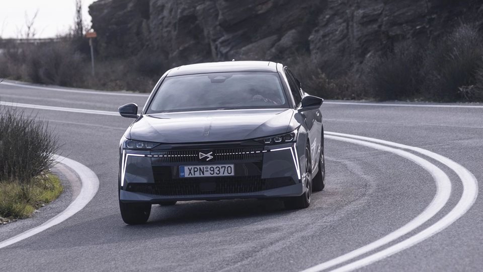 Οδηγούμε DS No4 Hybrid: Η premium επιλογή