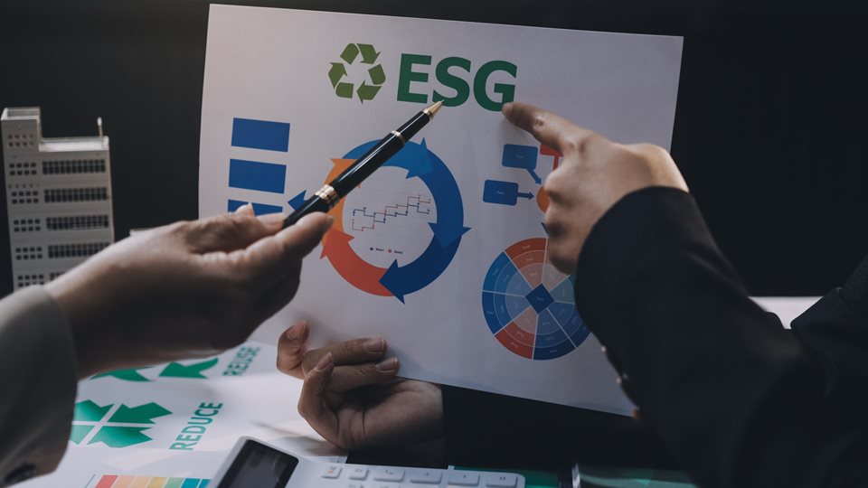 &#x395;&#x3A4;&#x395;: 7 &#x3C3;&#x3C4;&#x3B9;&#x3C2; 10 &#x39C;&#x3BC;&#x395; &#x3B5;&#x3BD;&#x3B4;&#x3B9;&#x3B1;&#x3C6;&#x3AD;&#x3C1;&#x3BF;&#x3BD;&#x3C4;&#x3B1;&#x3B9; &#x3B3;&#x3B9;&#x3B1; ESG &#x3B4;&#x3C1;&#x3AC;&#x3C3;&#x3B5;&#x3B9;&#x3C2;, &#x3B1;&#x3BB;&#x3BB;&#x3AC; &#x3BC;&#x3CC;&#x3BB;&#x3B9;&#x3C2; 1 &#x3C3;&#x3C4;&#x3B9;&#x3C2; 10 &#x3C5;&#x3BB;&#x3BF;&#x3C0;&#x3BF;&#x3B9;&#x3B5;&#x3AF;