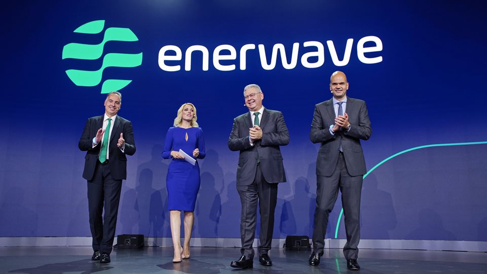 Enerwave: &#x3A3;&#x3C4;&#x3BF; &#x3C4;&#x3C1;&#x3B1;&#x3C0;&#x3AD;&#x3B6;&#x3B9; &#x3B7; &#x3B4;&#x3B5;&#x3CD;&#x3C4;&#x3B5;&#x3C1;&#x3B7; &#x3BC;&#x3BF;&#x3BD;&#x3AC;&#x3B4;&#x3B1; &#x3B7;&#x3BB;&#x3B5;&#x3BA;&#x3C4;&#x3C1;&#x3B9;&#x3C3;&#x3BC;&#x3BF;&#x3CD; &#x3BA;&#x3B1;&#x3B9; &#x3C4;&#x3BF; FSRU &#x3C3;&#x3C4;&#x3B7; &#x398;&#x3B5;&#x3C3;&#x3C3;&#x3B1;&#x3BB;&#x3BF;&#x3BD;&#x3AF;&#x3BA;&#x3B7;