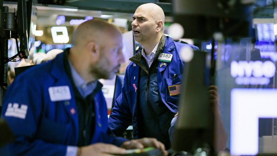 Τέσσερις μετοχές με (σχεδόν) μηδενικό χρέος που δίνουν μέρισμα