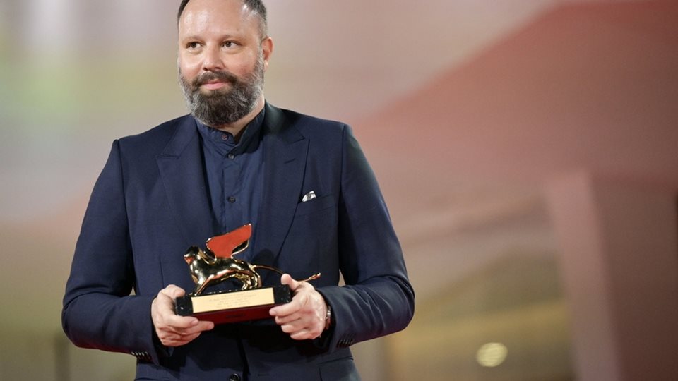 &quot;Poor Things&quot;: &#x3A4;&#x3BF; &#x3BA;&#x3CC;&#x3C3;&#x3C4;&#x3BF;&#x3C2; &#x3BA;&#x3B1;&#x3B9; &#x3C4;&#x3B1; &#x3AD;&#x3C3;&#x3BF;&#x3B4;&#x3B1; &#x3C4;&#x3B7;&#x3C2; &#x3C4;&#x3B1;&#x3B9;&#x3BD;&#x3AF;&#x3B1;&#x3C2; &#x3C4;&#x3BF;&#x3C5; &#x39B;&#x3AC;&#x3BD;&#x3B8;&#x3B9;&#x3BC;&#x3BF;&#x3C5; &#x3C0;&#x3BF;&#x3C5; &quot;&#x3C3;&#x3C0;&#x3AC;&#x3B5;&#x3B9;&quot; &#x3C4;&#x3B1;&#x3BC;&#x3B5;&#x3AF;&#x3B1;
