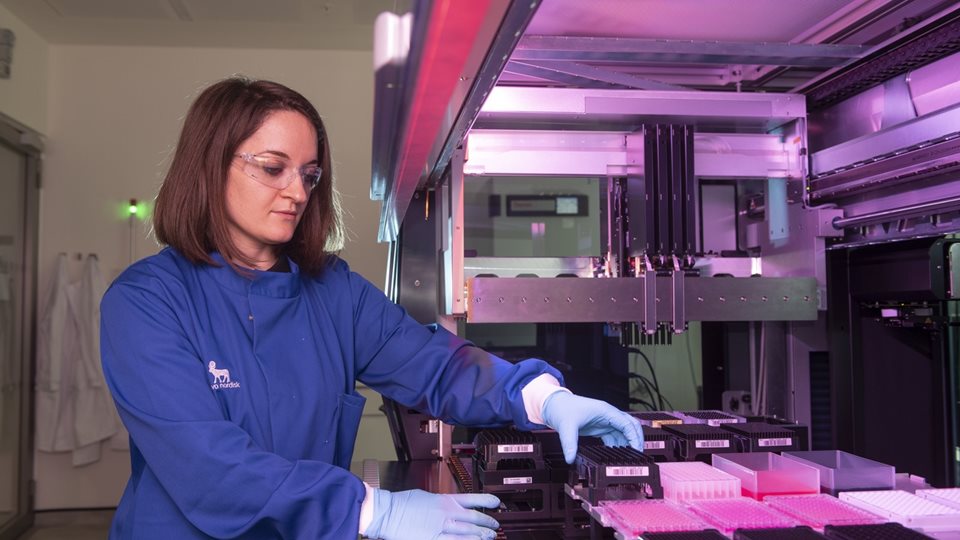 Novo Nordisk Hellas: &#x3A0;&#x3AC;&#x3BD;&#x3C9; &#x3B1;&#x3C0;&#x3CC; &#x3C4;&#x3AD;&#x3C3;&#x3C3;&#x3B5;&#x3C1;&#x3B9;&#x3C2; &#x3B4;&#x3B5;&#x3BA;&#x3B1;&#x3B5;&#x3C4;&#x3AF;&#x3B5;&#x3C2; &#x3B5;&#x3C0;&#x3B9;&#x3C3;&#x3C4;&#x3B7;&#x3BC;&#x3BF;&#x3BD;&#x3B9;&#x3BA;&#x3AE;&#x3C2; &#x3BA;&#x3B1;&#x3B9;&#x3BD;&#x3BF;&#x3C4;&#x3BF;&#x3BC;&#x3AF;&#x3B1;&#x3C2; &#x3BA;&#x3B1;&#x3B9; &#x3C6;&#x3C1;&#x3BF;&#x3BD;&#x3C4;&#x3AF;&#x3B4;&#x3B1;&#x3C2; &#x3BC;&#x3B5; &#x3B5;&#x3C0;&#x3AF;&#x3BA;&#x3B5;&#x3BD;&#x3C4;&#x3C1;&#x3BF; &#x3C4;&#x3BF;&#x3BD; &#x3AC;&#x3BD;&#x3B8;&#x3C1;&#x3C9;&#x3C0;&#x3BF;