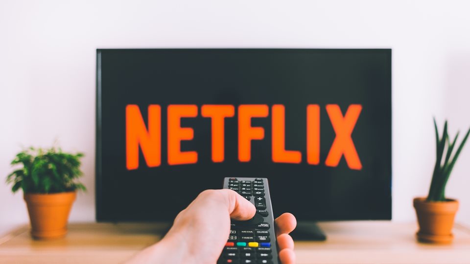 H Netflix &#x3C0;&#x3C1;&#x3BF;&#x3C7;&#x3C9;&#x3C1;&#x3AC; &#x3C3;&#x3B5; split &#x3C4;&#x3B7;&#x3C2; &#x3BC;&#x3B5;&#x3C4;&#x3BF;&#x3C7;&#x3AE;&#x3C2; &#x3C4;&#x3B7;&#x3C2; &#x3BC;&#x3B5; &#x3B1;&#x3BD;&#x3B1;&#x3BB;&#x3BF;&#x3B3;&#x3AF;&#x3B1; 10 &#x3BD;&#x3AD;&#x3C9;&#x3BD; &#x3C0;&#x3C1;&#x3BF;&#x3C2; 1 &#x3C0;&#x3B1;&#x3BB;&#x3B1;&#x3B9;&#x3AC;