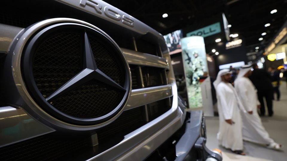 Mercedes: &#x3A0;&#x3C4;&#x3CE;&#x3C3;&#x3B7; &#x3BA;&#x3B5;&#x3C1;&#x3B4;&#x3CE;&#x3BD; &#x3BA;&#x3B1;&#x3C4;&#x3AC; 30% &#x3C4;&#x3BF; 2024, &#x3B1;&#x3BA;&#x3CC;&#x3BC;&#x3B7; &#x3C7;&#x3B5;&#x3B9;&#x3C1;&#x3CC;&#x3C4;&#x3B5;&#x3C1;&#x3BF; &#x3C0;&#x3C1;&#x3BF;&#x3B2;&#x3BB;&#x3AD;&#x3C0;&#x3B5;&#x3C4;&#x3B1;&#x3B9; &#x3C4;&#x3BF; 2025 - &#x3A3;&#x3C4;&#x3C1;&#x3BF;&#x3C6;&#x3AE; &#x3C3;&#x3B5; &#x3B2;&#x3B5;&#x3BD;&#x3B6;&#x3AF;&#x3BD;&#x3B7; &#x3BA;&#x3B1;&#x3B9; &#x3BD;&#x3C4;&#x3AF;&#x3B6;&#x3B5;&#x3BB;