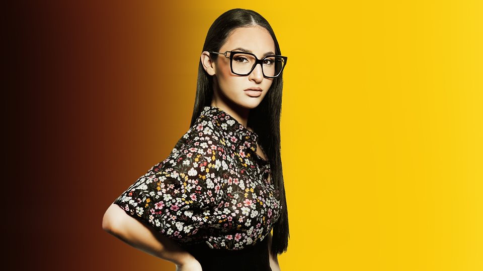 Klavdia: &#x39A;&#x3B1;&#x3C4;&#x3AD;&#x3BA;&#x3C4;&#x3B7;&#x3C3;&#x3B5; &#x3C4;&#x3B7;&#x3BD; 6&#x3B7; &#x3B8;&#x3AD;&#x3C3;&#x3B7; &#x3C3;&#x3C4;&#x3B7;&#x3BD; Eurovision, &#x3C4;&#x3B7;&#x3BD; &#x3C5;&#x3C8;&#x3B7;&#x3BB;&#x3CC;&#x3C4;&#x3B5;&#x3C1;&#x3B7; &#x3C4;&#x3B7;&#x3C2; &#x3C7;&#x3CE;&#x3C1;&#x3B1;&#x3C2; &#x3B5;&#x3B4;&#x3CE; &#x3BA;&#x3B1;&#x3B9; 12 &#x3C7;&#x3C1;&#x3CC;&#x3BD;&#x3B9;&#x3B1;