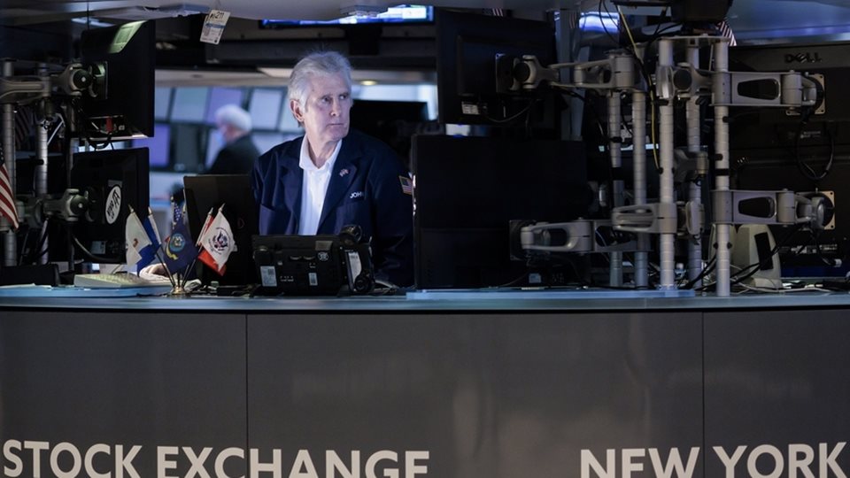 &#x3A3;&#x3C4;&#x3BF; &quot;&#x3BA;&#x3CC;&#x3BA;&#x3BA;&#x3B9;&#x3BD;&#x3BF;&quot; &#x3B7; Wall, &#x3BC;&#x3B5; &#x3C4;&#x3BF;&#x3BD; Nasdaq &#x3BD;&#x3B1; &#x3BA;&#x3C5;&#x3BB;&#x3AC; &#x3B2;&#x3B1;&#x3B8;&#x3CD;&#x3C4;&#x3B5;&#x3C1;&#x3B1; &#x3C3;&#x3B5; &#x3AD;&#x3B4;&#x3B1;&#x3C6;&#x3BF;&#x3C2; &#x3B4;&#x3B9;&#x3CC;&#x3C1;&#x3B8;&#x3C9;&#x3C3;&#x3B7;&#x3C2;